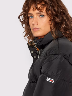 tommy-jeans-kurtka-puchowa-color-pop-dw0dw11089-czarny-regular-fit (2)